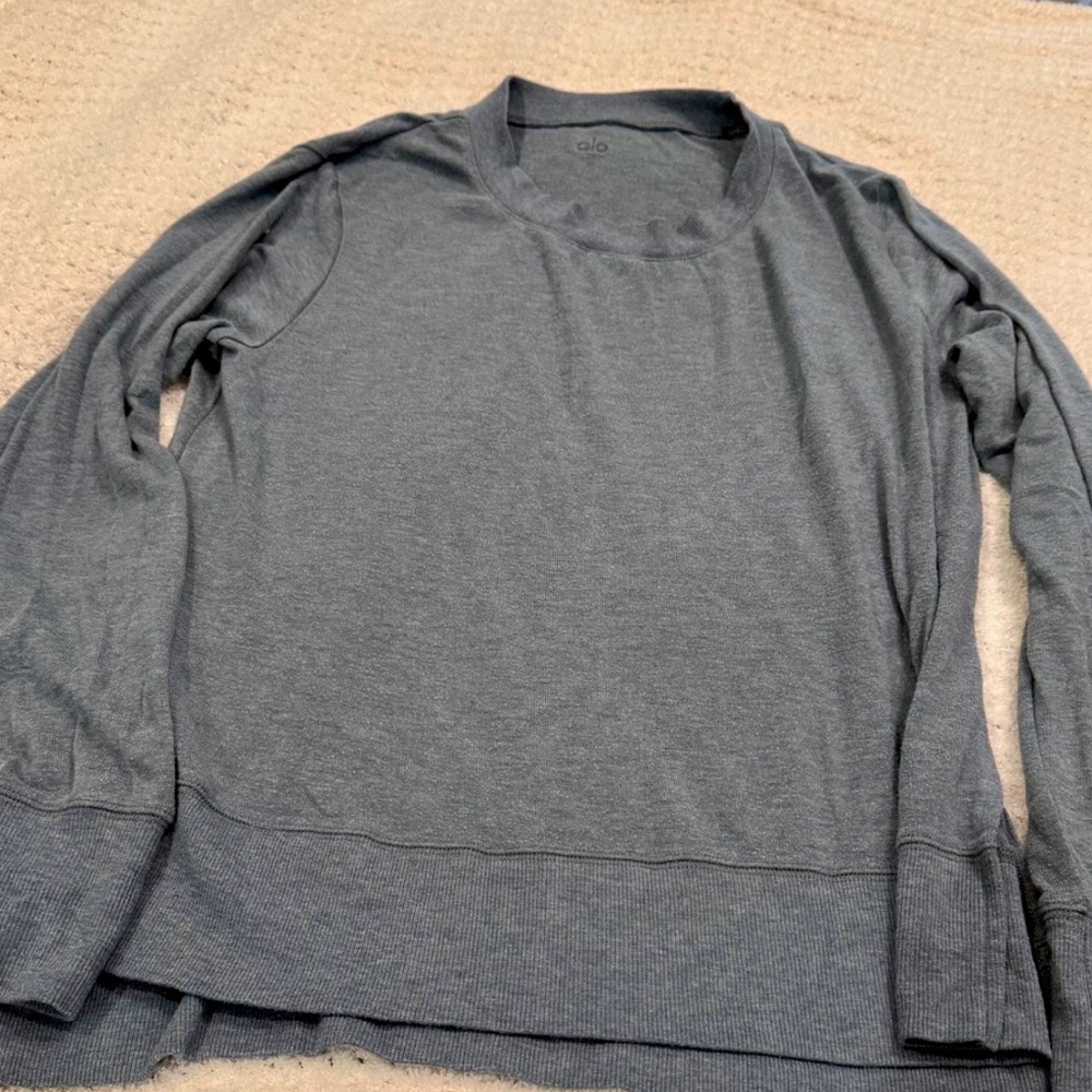 Alo Yoga women’s long sleeve shirt